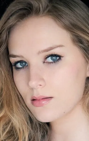 Фотография актёра Шарлотта Кирк