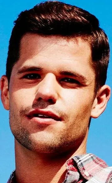 Фотография актёра Чарли Карвер