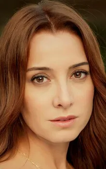 Фотография актёра Долунай Сойсерт