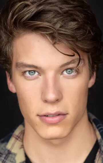 Фотография актёра Джастин Дериксон