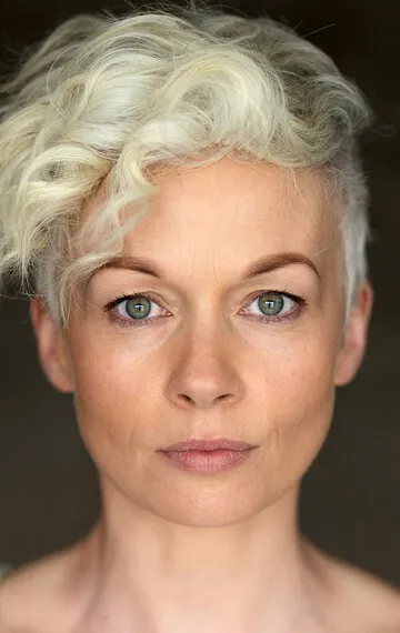 Фотография актёра Кэролайн Брэкен