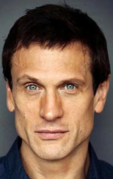 Фотография актёра Саймон Мерреллс