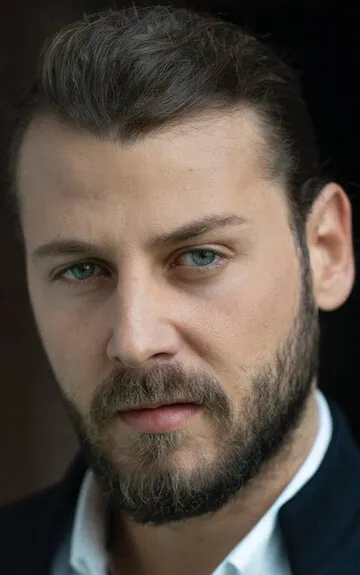 Фотография актёра Умит Кантарджилар