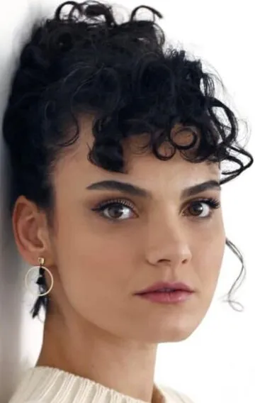 Фотография актёра Назли Сенем Унал