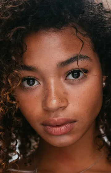 Фотография актёра Манон Бреш