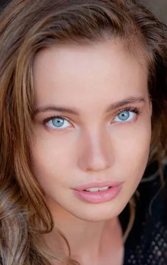 Фотография актёра Стефани Корнелиуссен