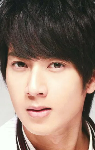 Фотография актёра У Чунь