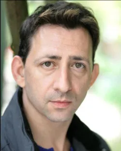 Фотография актёра Эшли Артус