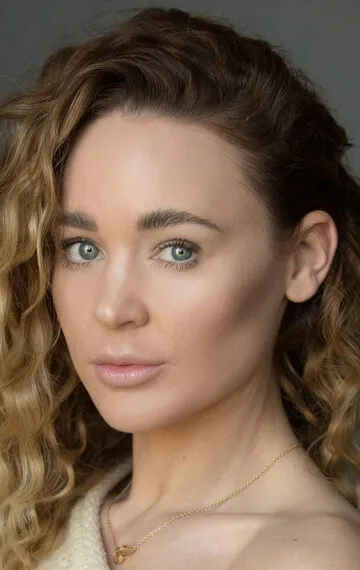 Фотография актёра Келли Райан Сэнсон