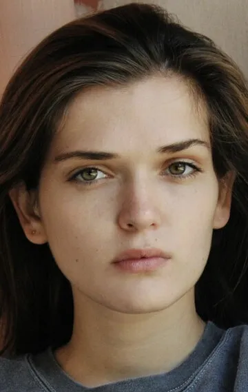 Фотография актёра Каролине Хартиг