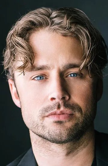 Фотография актёра Макс Ллойд-Джонс