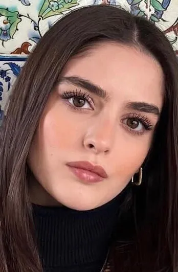 Фотография актёра Селен Озбайрак