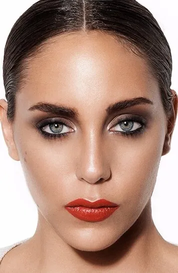 Фотография актёра Ойкю Караель