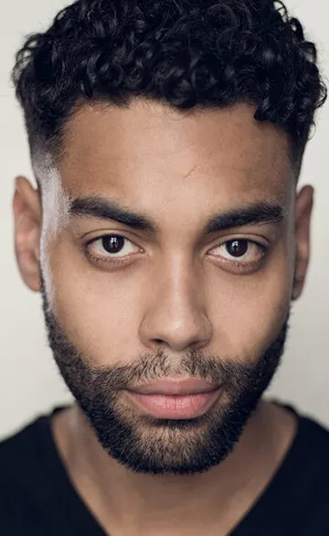 Фотография актёра Оливер Веллингтон