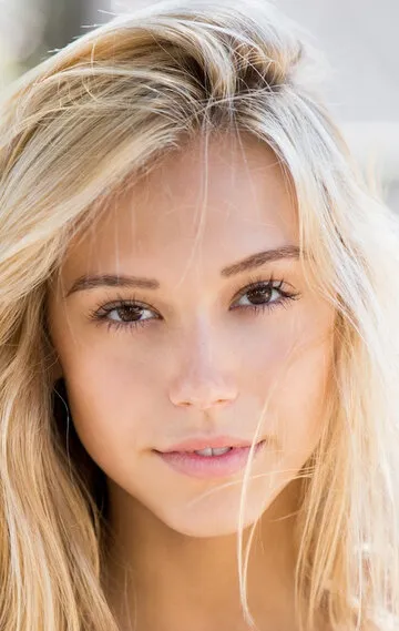 Фотография актёра Алексис Рен