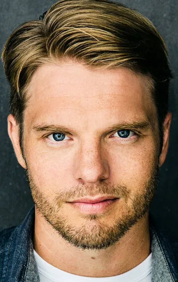 Фотография актёра Дэвид Петкау