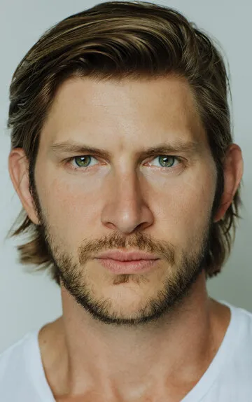 Фотография актёра Грейстон Холт