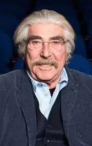 Фотография актёра Эрдал Озъягджылар