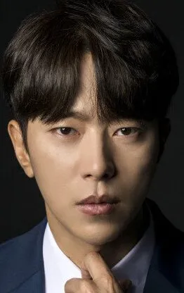 Фотография актёра Юн Хён-мин