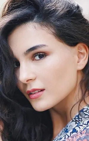 Фотография актёра Эбру Шахин