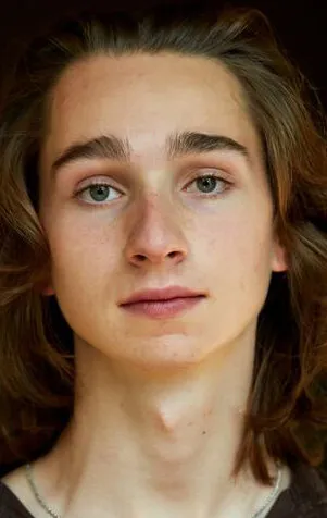 Фотография актёра Адриан Гринсмит