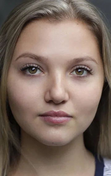 Фотография актёра Миа Маккенна-Брюс