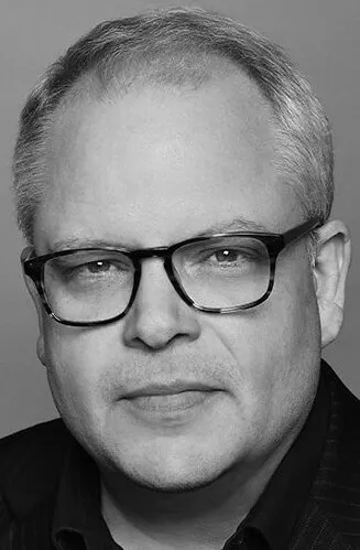 Фотография режиссера – Мэнни Кото (Manny Coto)