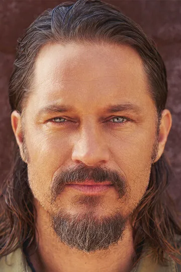 Фотография режиссера – Трэвис Фиммел (Travis Fimmel)