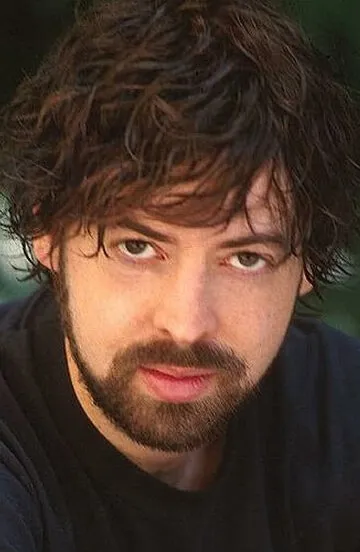 Фотография актёра Джошуа Джон Миллер