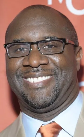 Фотография режиссера – Роджер М. Бобб (Roger M. Bobb)