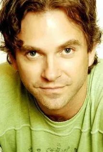 Фотография актёра Джошуа Вайгел