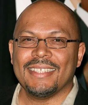 Фотография актёра Роберт Адетуйи