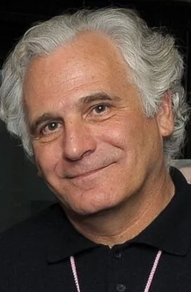 Фотография режиссера – Марк Льюис (Mark Lewis)