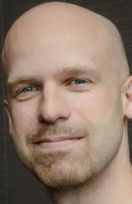 Фотография режиссера – Адам Рэндолл (Adam Randall)