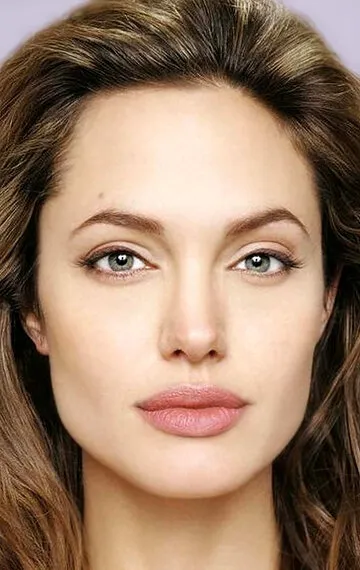 Фотография режиссера – Анджелина Джоли (Angelina Jolie)