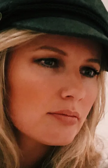 Фотография актёра Сара Уолкер